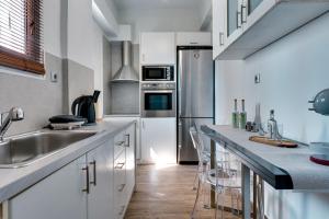 Modern city apartment 5th floor in Kallithea