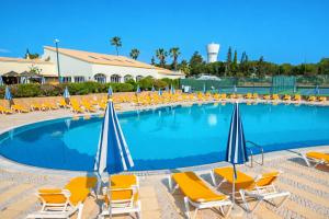 Oasis Parque Ground Floor Apartment with Pools, Jacuzzi & Tennis Portimao