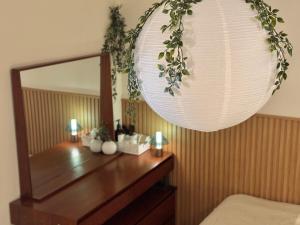 Newly opened 5 minutes from Sinjeong Station Next to Hongdae 3 bedrooms, 4 bathrooms Beam projector Parties gatherings Up to 10 people Luggage storage Free parking