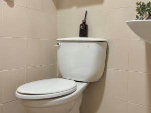 Newly opened 5 minutes from Sinjeong Station Next to Hongdae 3 bedrooms, 4 bathrooms Beam projector Parties gatherings Up to 10 people Luggage storage Free parking
