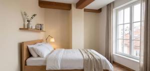 book hotel 33