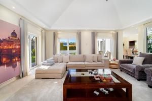 WHome Private Paradise Villa with Pool & Golden Light