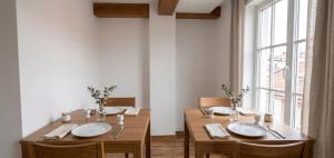 book hotel 33