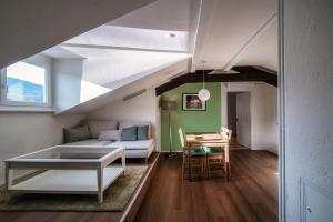 Mansarda Verde by Quokka 360 - Cozy Attic Apartment with Lake View
