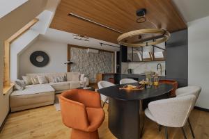 Enklawa Polany - Scenic Mountain View Retreat with Natural Pool by Downtown Apartments