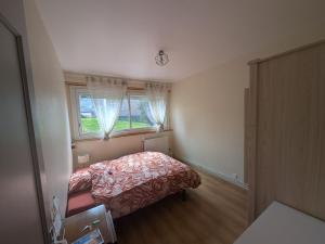 Chambre cozy, vue sur jardin, proche Tram centre ville & aéroport