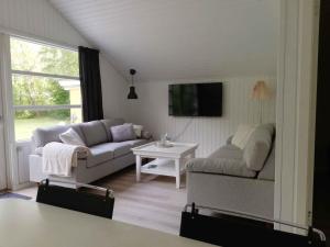 Cozy Bright Cottage Near Marielyst And Beach