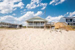Beach Barracks by Oak Island Accommodations
