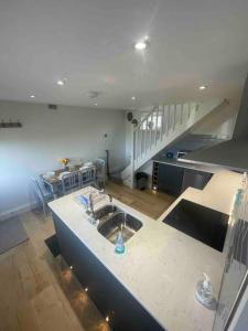 Delightful detached 2 bedroom cottage