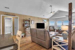 Beach Breeze by Oak Island Accommodations
