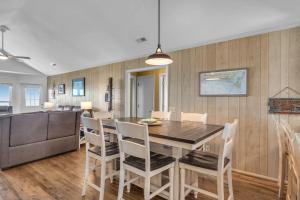 Beach Breeze by Oak Island Accommodations