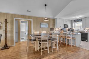 Beach Breeze by Oak Island Accommodations