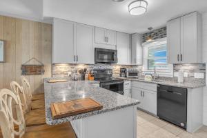 Beach Breeze by Oak Island Accommodations