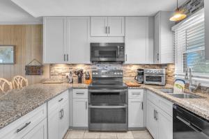 Beach Breeze by Oak Island Accommodations