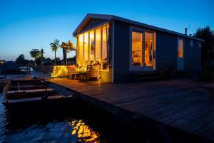 Lakeside Cottage with Boat near Amsterdam
