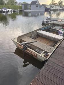 Lakeside Cottage with Boat near Amsterdam