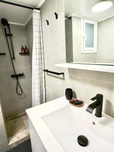 Faliro Designer Studio - 5 min walk to the beach