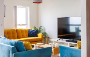 Colonels Rest - Luxury Beachside Townhouse with Sea Views in Sandown, Sleeps 10