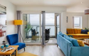 Colonels Rest - Luxury Beachside Townhouse with Sea Views in Sandown, Sleeps 10