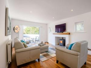 4 Bed in Lymington oc-86391