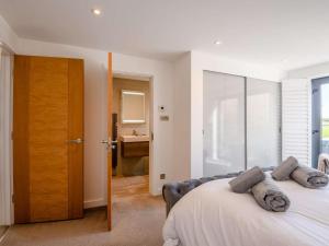 4 Bed in Lymington oc-86391