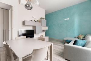 GuestHost - Stylish Apartment X4 Isola MM5