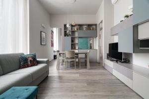 GuestHost - Stylish Apartment X4 Isola MM5