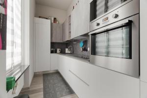 GuestHost - Stylish Apartment X4 Isola MM5