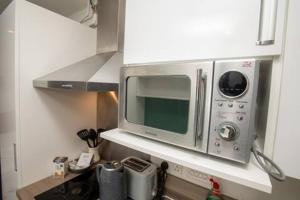 Centrally located studio Flat - Pass the Keys