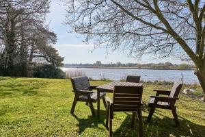 Host & Stay - Lavengro