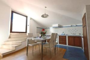 SE056 - Montemarciano, deliziosa mansarda con vista mare