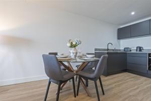 Oriel Place - 2BR - 3 Beds - Central