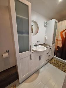 Cosy double room with own en suite bathroom