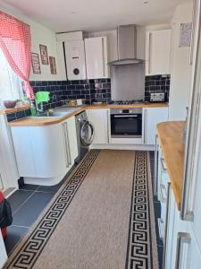 Cosy double room with own en suite bathroom