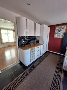 Cosy double room with own en suite bathroom