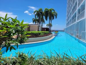 Breeze Lower Penthouse