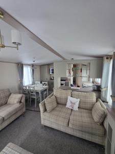 8 Berth Caravan - Blue Dolphin - Filey