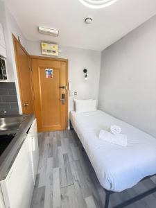 I301-Compact Studio near Hyde Park