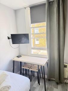 I301-Compact Studio near Hyde Park