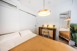 Within walking distance of Nakameguro, 6 mins by Shibuya Train, 7 mins on foot from Yutenji Station, 1 min on foot to a supermarket, Long-term stays, Max 4 people