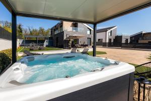 Villa Porta Verde - Private Pool and Jacuzzi