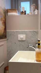 Elegant luxury private apartment by Eiffel Tower