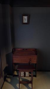 Up to 8 guests 4 min walk to station 15 min to USJ 6 min to Shinsaibashi 12 min to Umeda free parking available翠