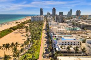 Spacious South Beach Gem Steps to the Beach 402