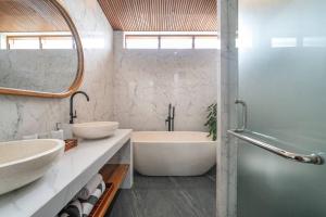 Family Retreat Villa with Pool Near Green School