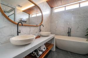 Family Retreat Villa with Pool Near Green School