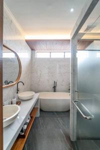 Family Retreat Villa with Pool Near Green School