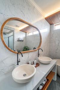 Family Retreat Villa with Pool Near Green School