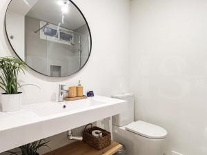 Inviting 2-Bed Apartment, Heart of Málaga REMS