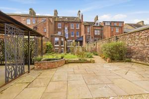 8 Portland Square - North East Escapes